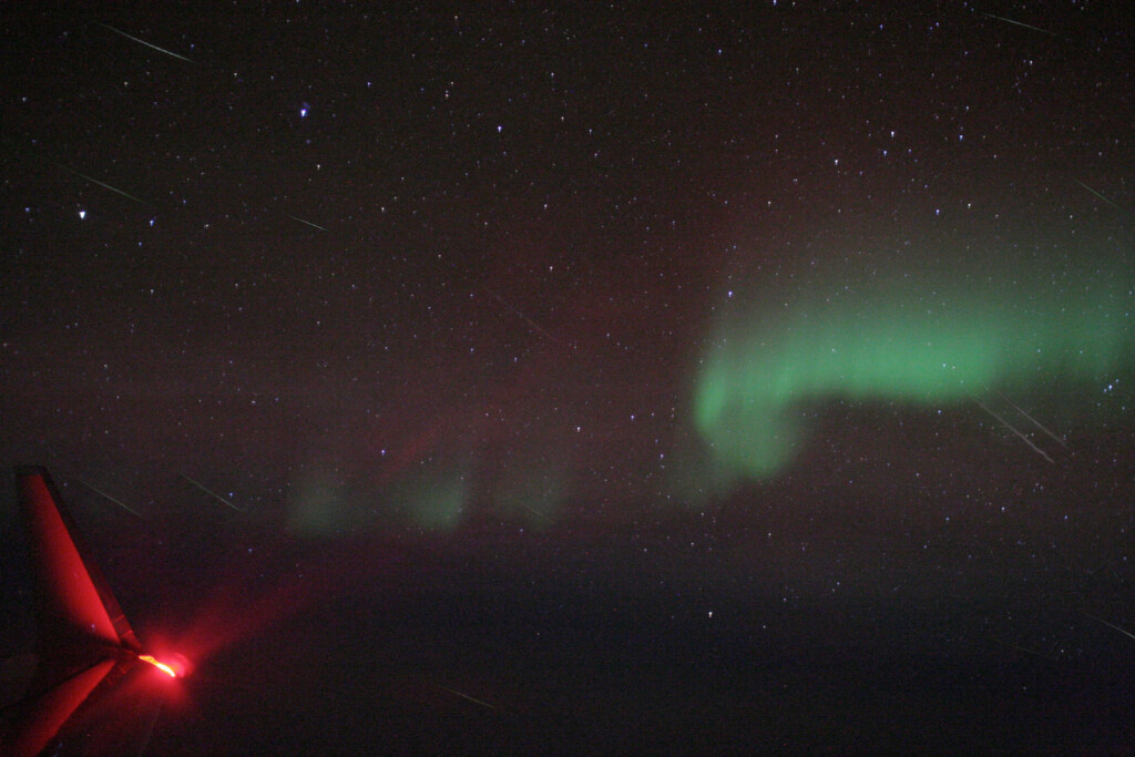 APOD 2008 January 7 Quadrantid Meteors And Aurora From The Air